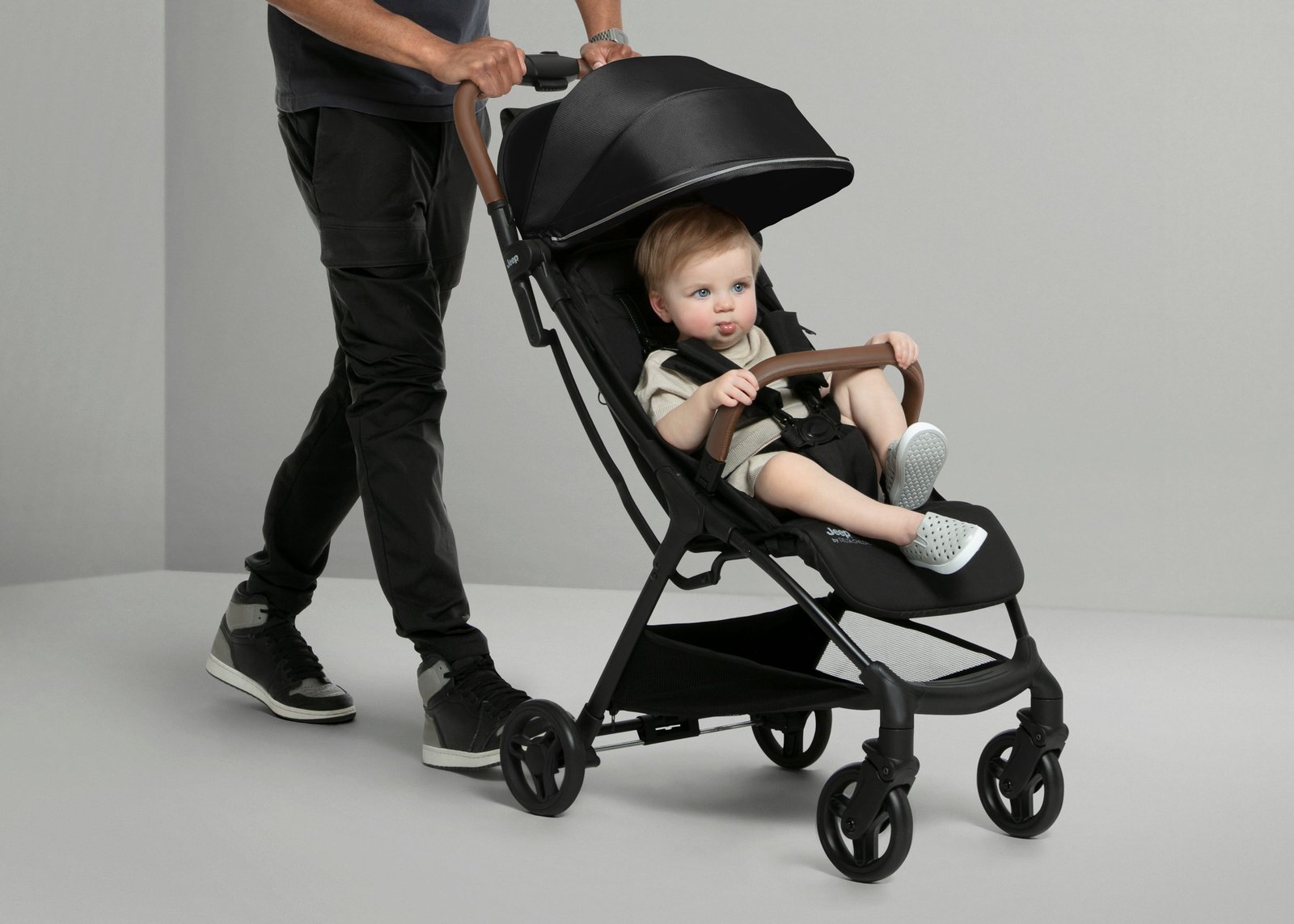 How To Close Jeep By Delta Stroller: Quick & Easy Guide