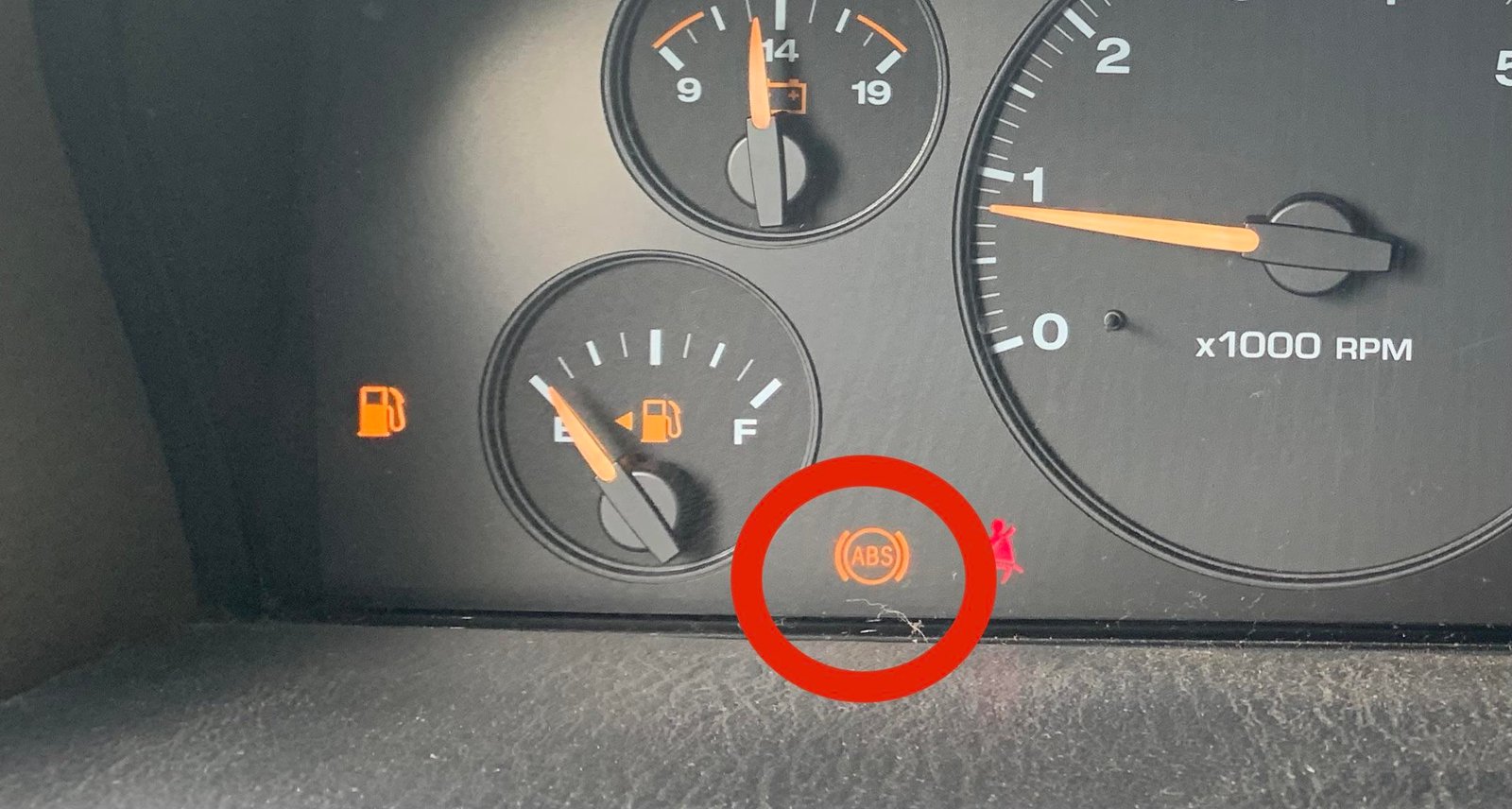 What Problem Abs Light On A 2000 Grand Jerokee Jeep: Causes & Fixes