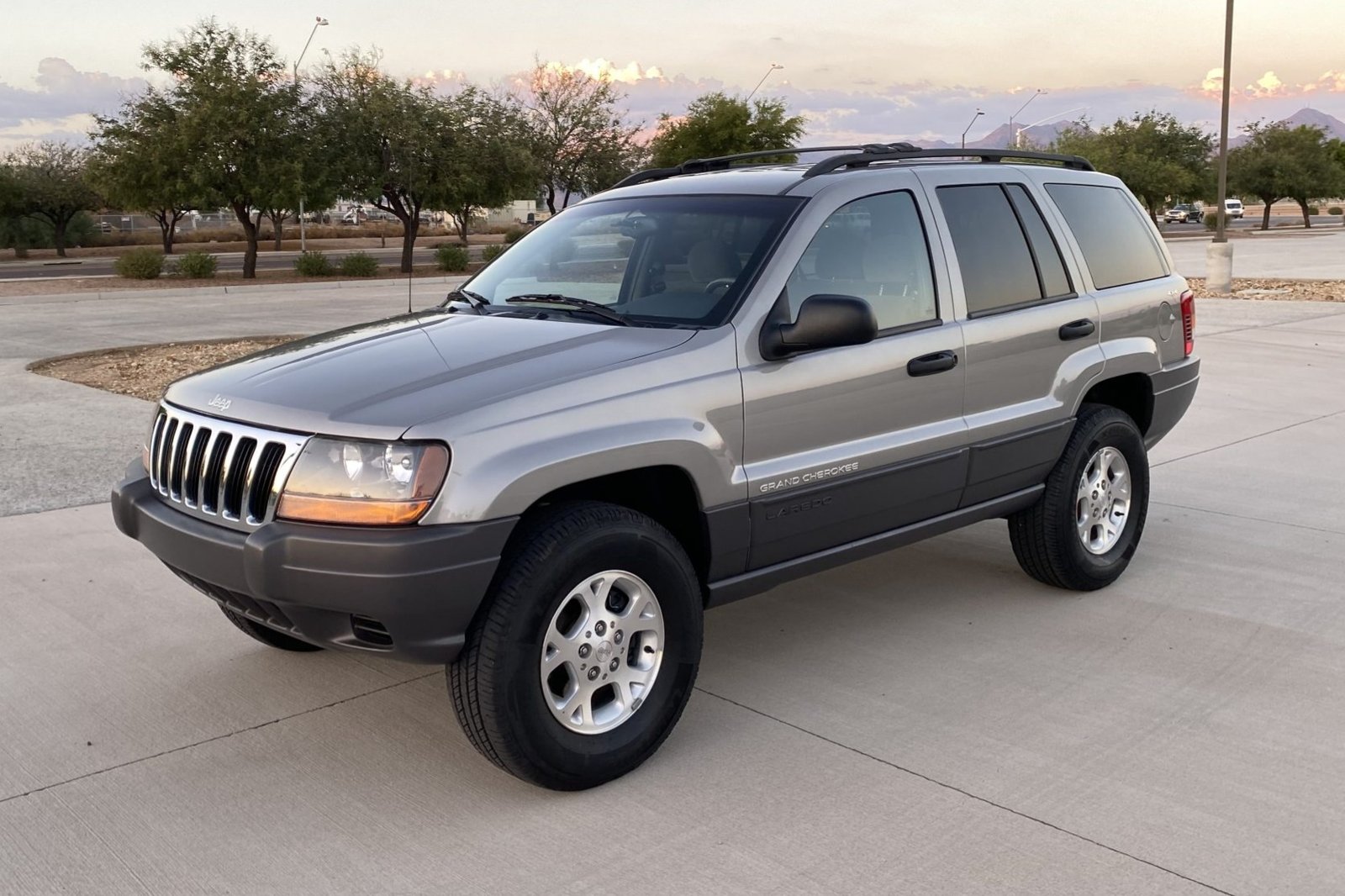 01 Jeep Grand Cherokee Laredo: Ultimate Buyer's Guide & Tips