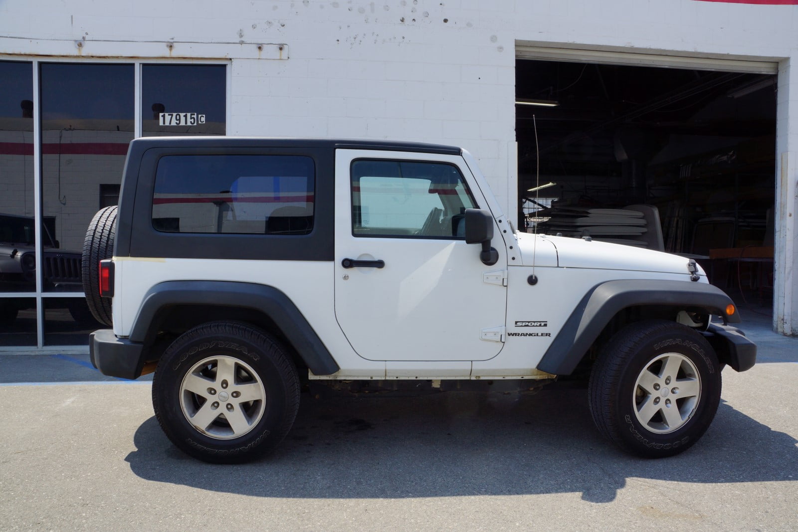 How Heavy Is Jeep Wrangler Hard Top? Weight Facts You Need How Heavy Is Jeep Wrangler Hard Top? Weight Facts You Need
