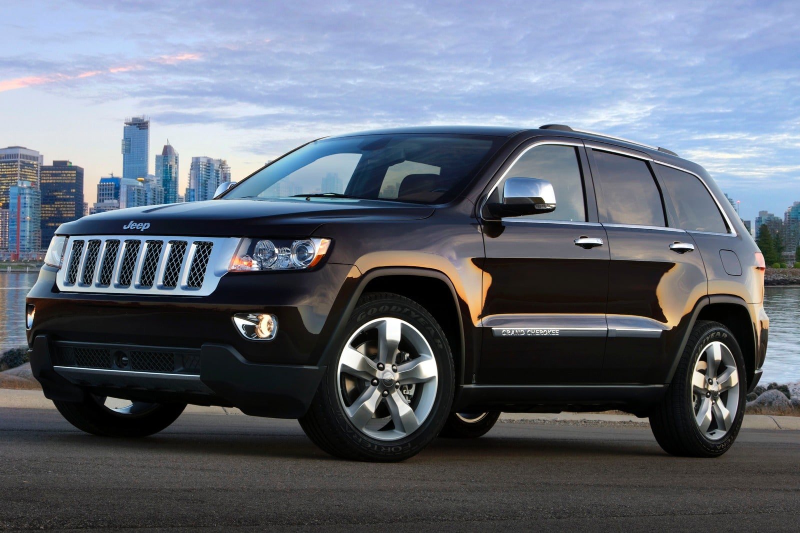 2013 Jeep Grand Cherokee Review: Performance, Features & Value