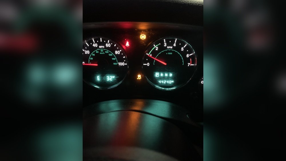 2015 jeep wrangler abs light on