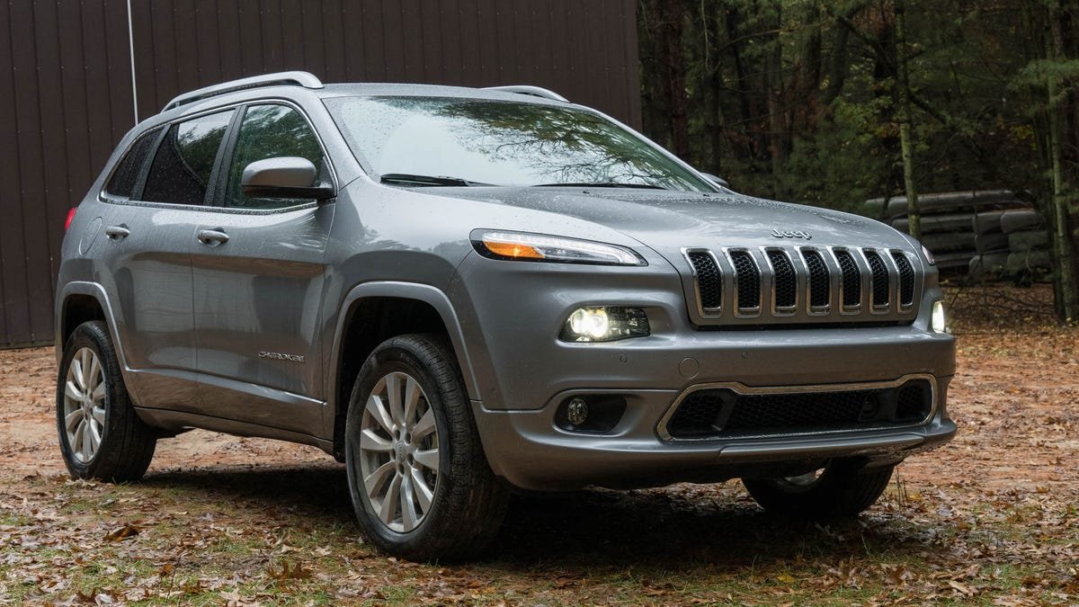 2017 Jeep Cherokee Sport Review: Performance, Features & Value 2017 Jeep Cherokee Sport Review: Performance, Features & Value