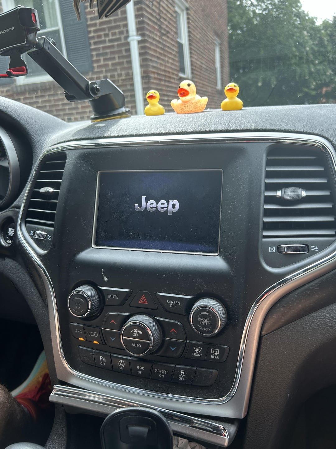 How To Reset Jeep Grand Cherokee Screen Frozen: Quick Fix Guide