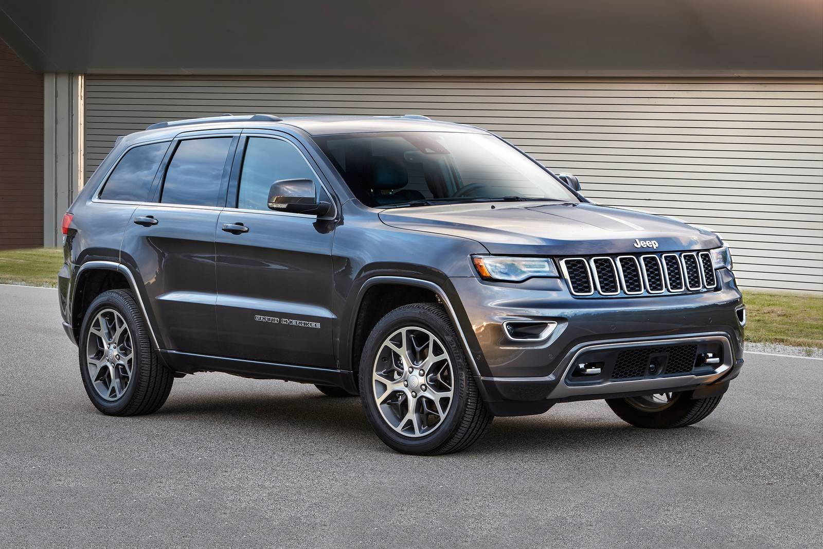 How Long Is The 2018 Jeep Grand Cherokee How Long Is The 2018 Jeep Grand Cherokee? Full Specs Revealed