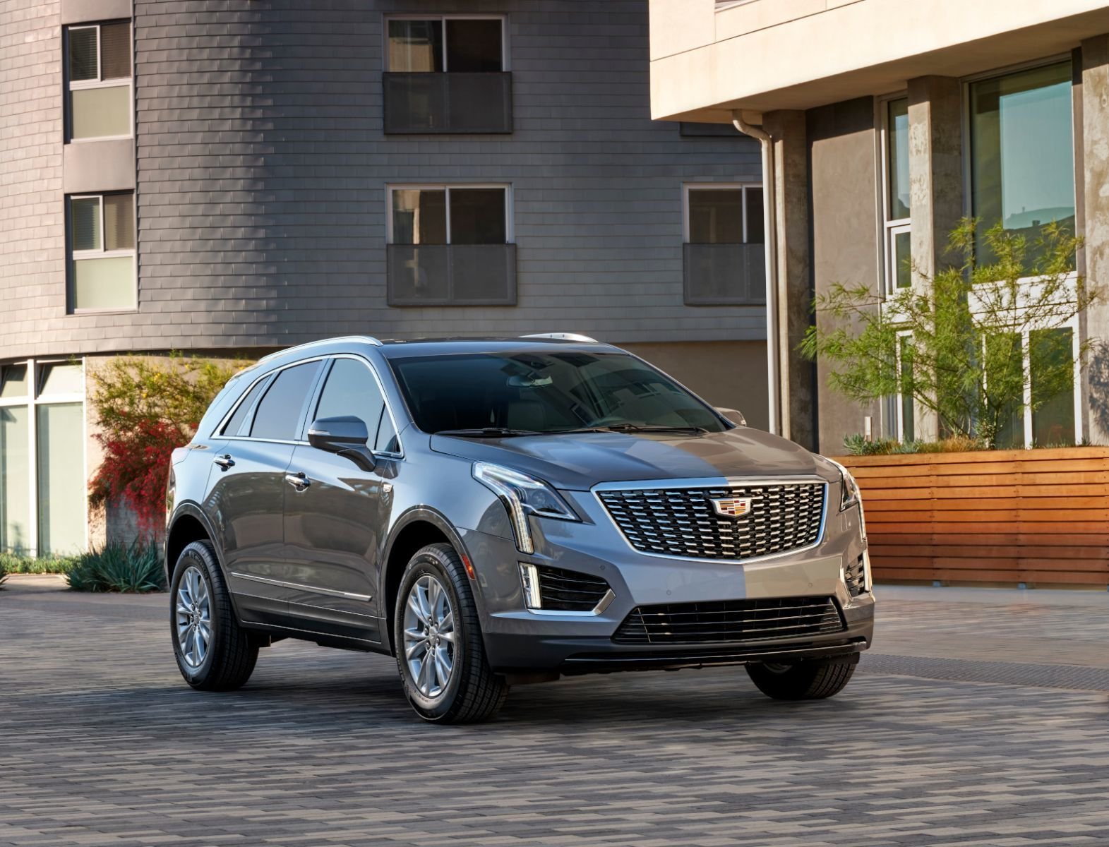 Cadillac Xt5 Vs Jeep Grand Cherokee Cadillac XT5 vs Jeep Grand Cherokee: Which SUV Reigns Supreme?