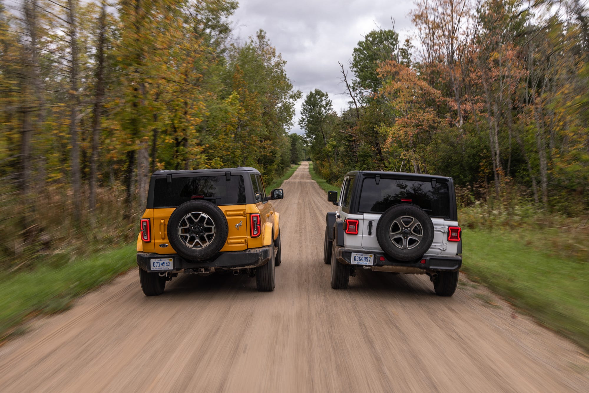Ford Bronco Vs Jeep Wrangler Dimensions: Size Showdown Explained Ford Bronco Vs Jeep Wrangler Dimensions: Size Showdown Explained
