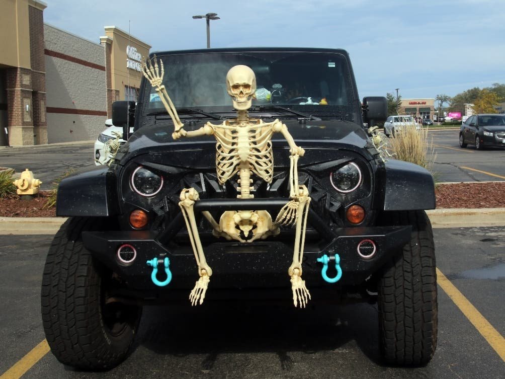 How To Decorate A Jeep For Halloween: Spooky Ideas & Tips