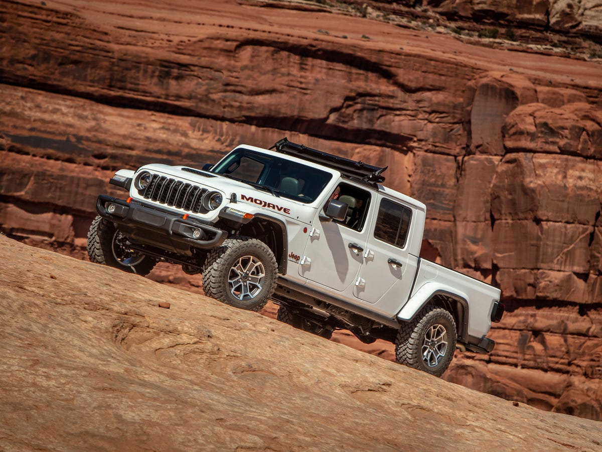 Does Jeep Gladiator Come In Manual Transmission Does Jeep Gladiator Come In Manual Transmission? Complete Guide