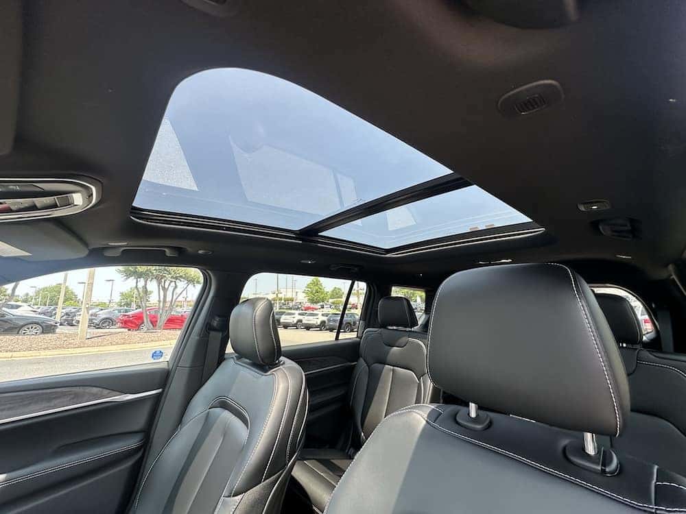 Does The Jeep Grand Cherokee Have A Sunroof? Full Guide