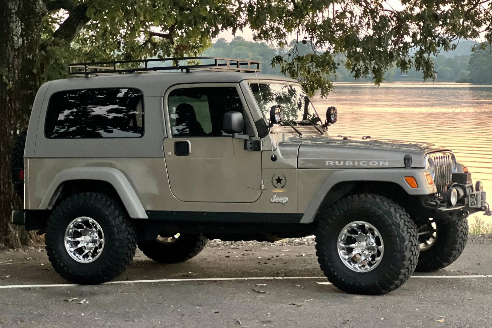 Jeep 2005 Unlimited 20 Inch Wheels: Upgrade Now!