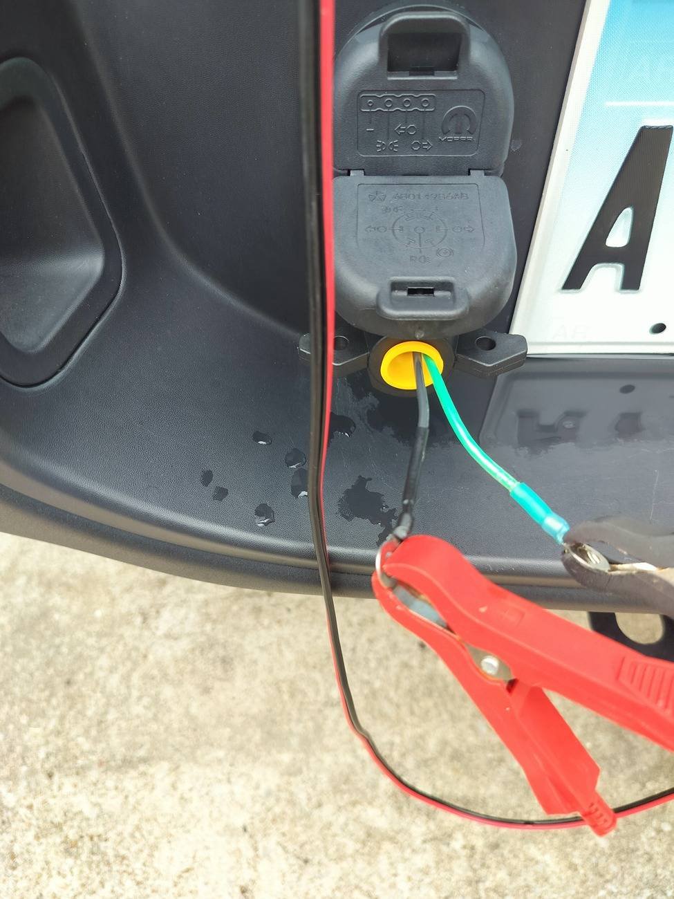 How to Charge Auxiliary Battery Jeep: A Complete Guide