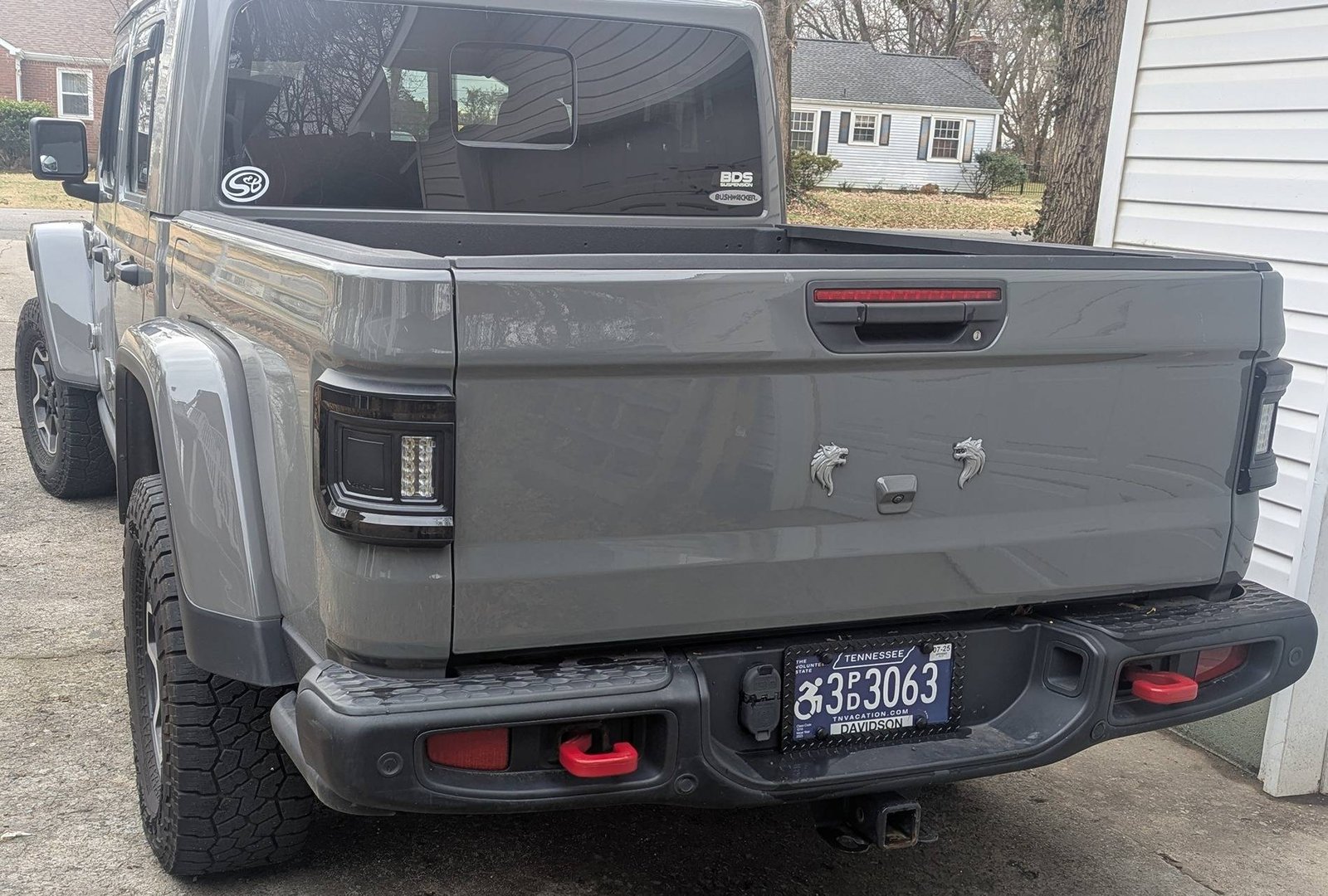How To Remove Jeep Emblem From Tailgate: Easy DIY Guide