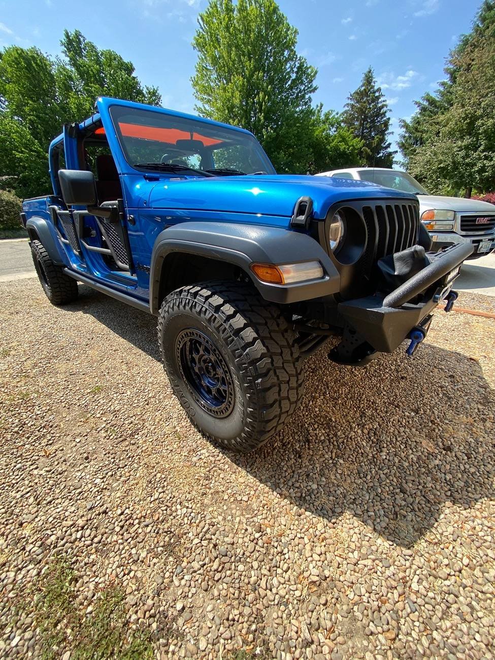 How Much Do Jeep Gladiator Doors Weigh? Complete Guide