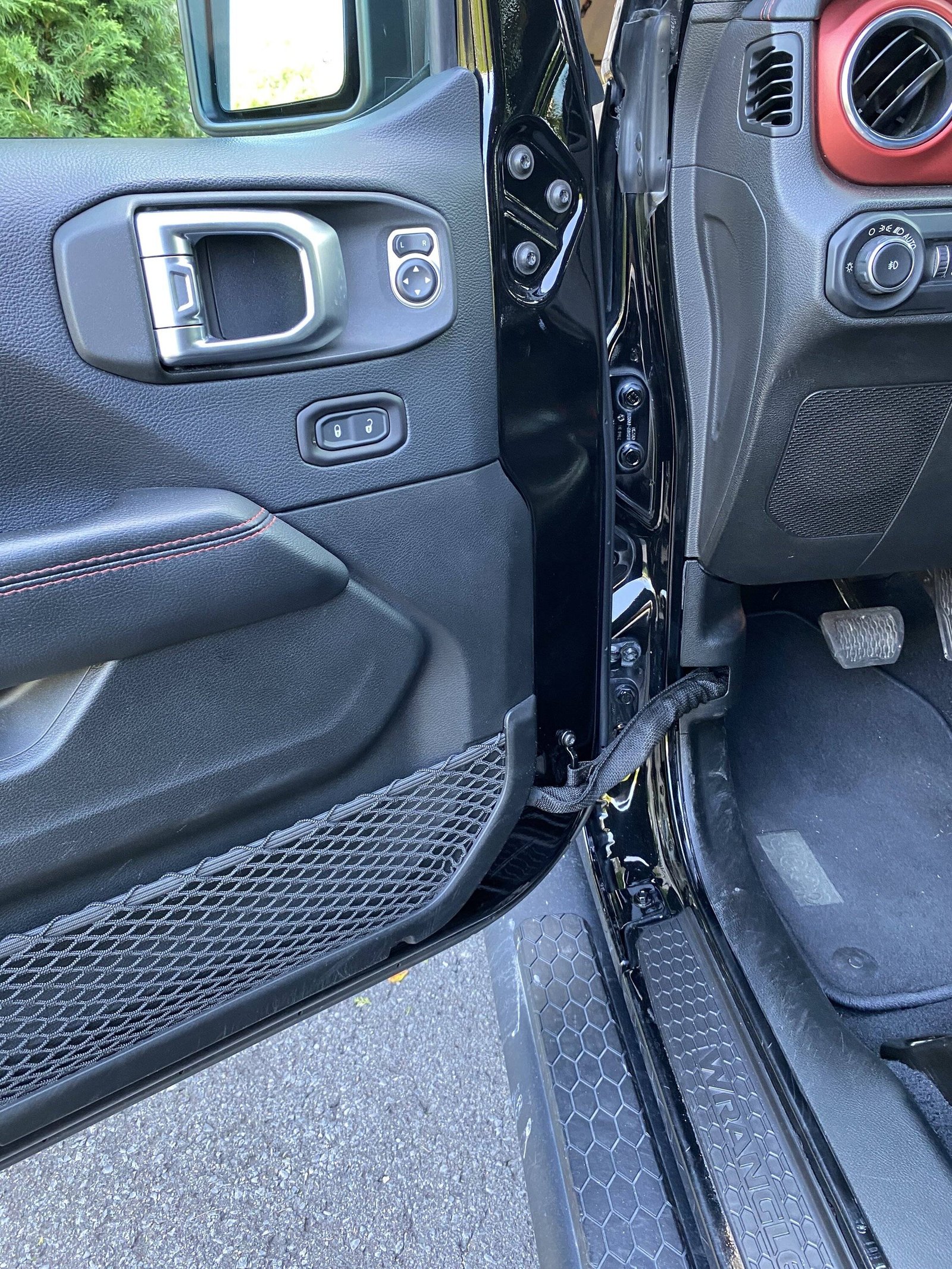 How To Open A Locked Jeep Wrangler Door: Easy Solutions