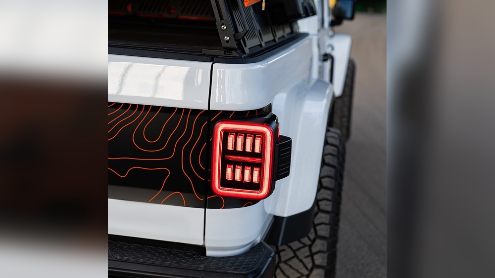 are jeep wrangler and gladiators tail lights the same