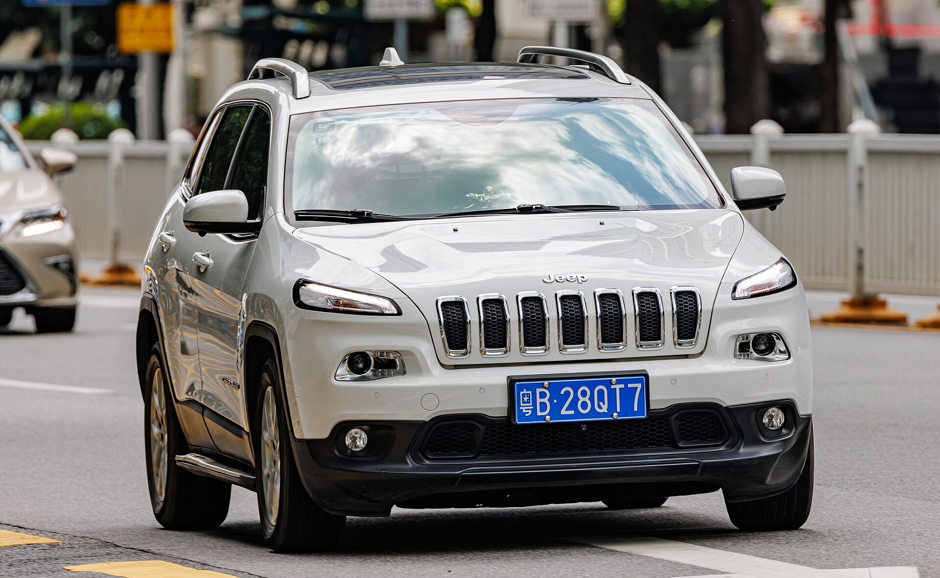 Bolt Pattern For Your Jeep Cherokee: Lug Pattern, Offset and Wheel Fitment Guide inline 2