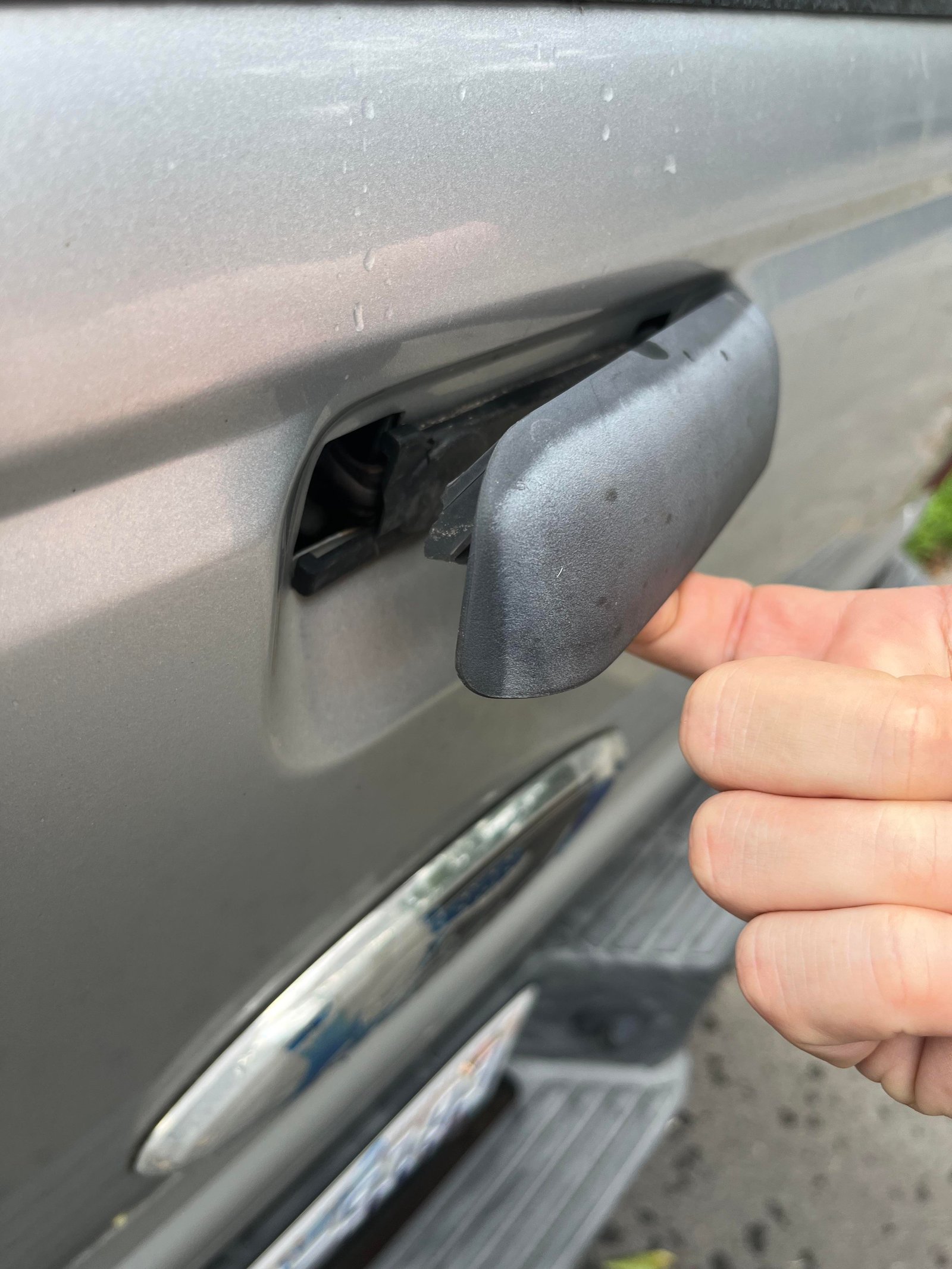 How To Open A Tailgate With A Broken Handle: Easy Fixes How To Open A Tailgate With A Broken Handle: Easy Fixes