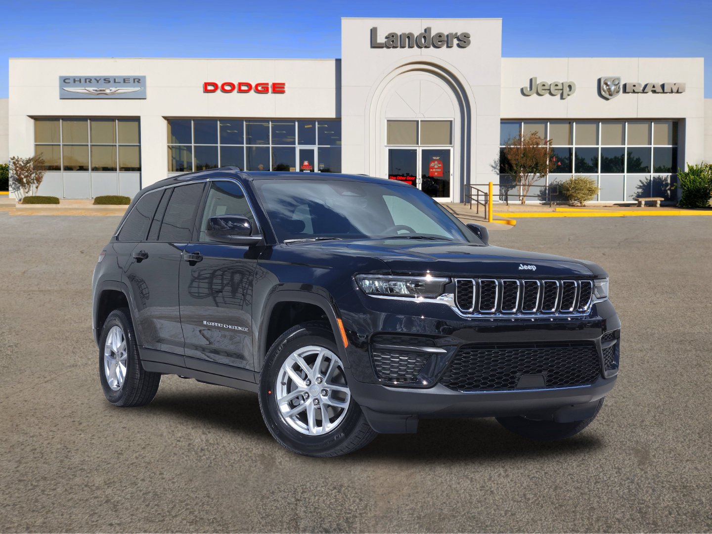 Are Jeep Grand Cherokee Laredo Good Cars? Full Review & Ratings
