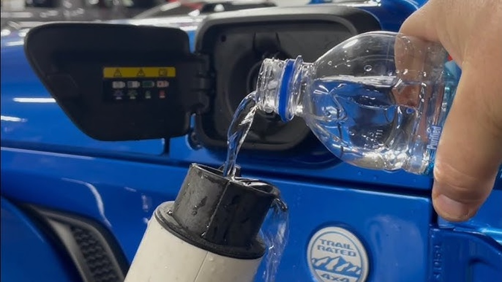 Can You Charge Jeep 4xe In The Rain can you charge jeep 4xe in the rain 1
