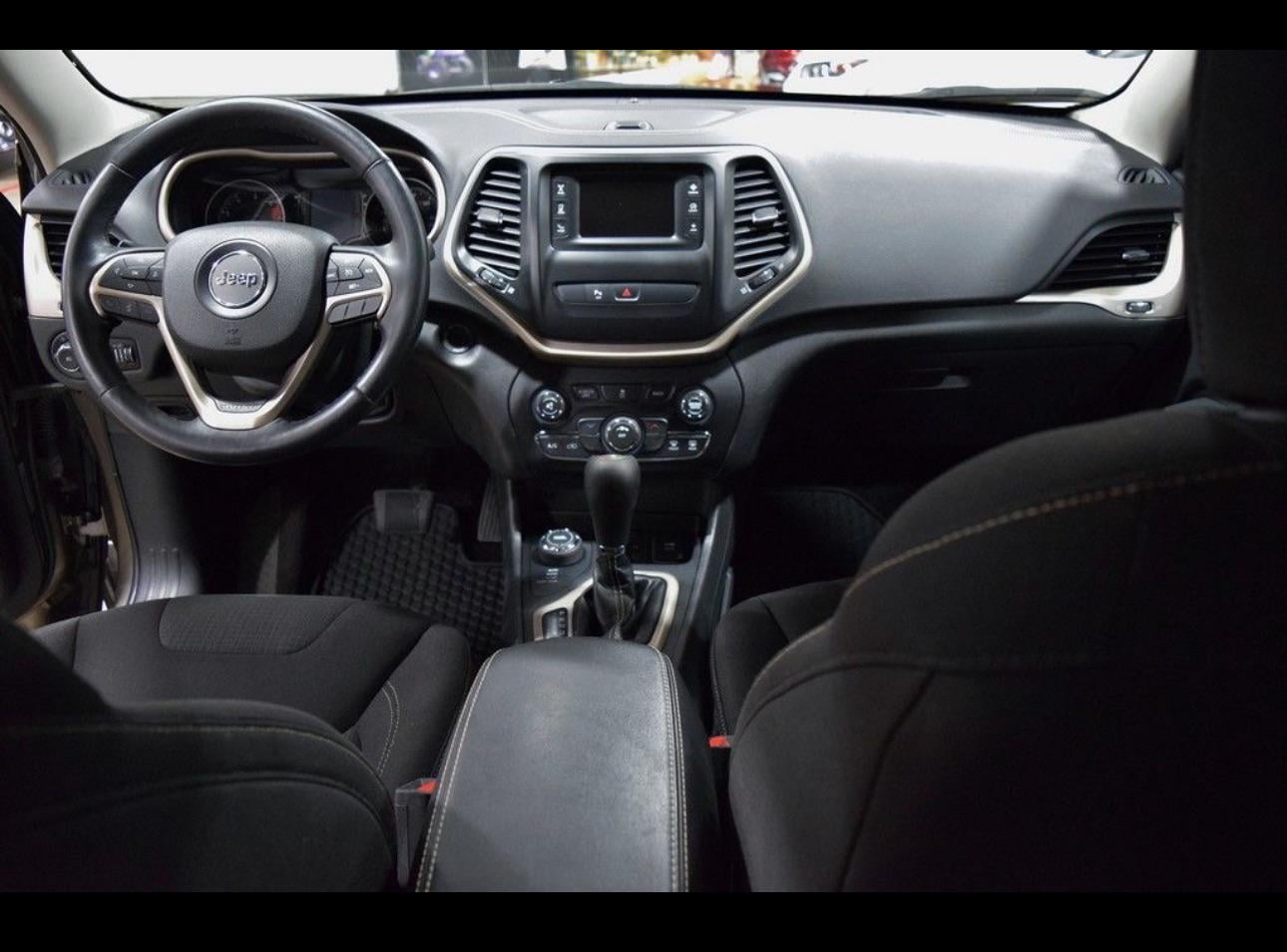 Does 2017 Jeep Cherokee Latitude Have Apple CarPlay? Find Out!