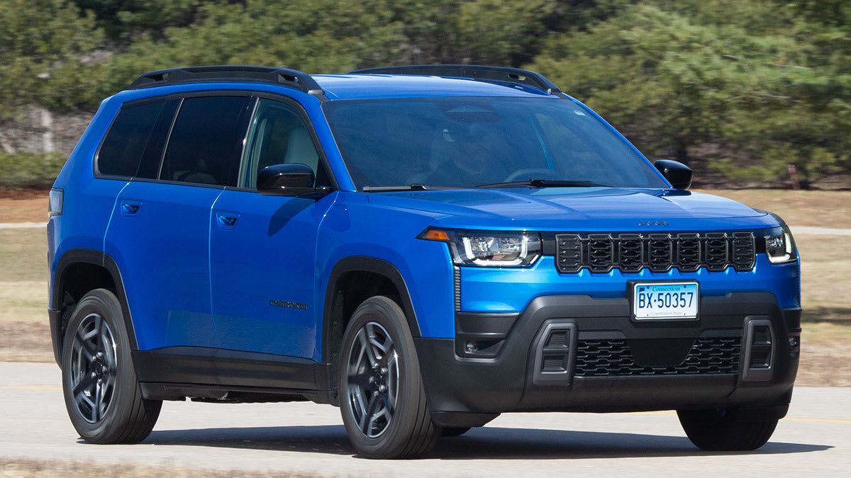 Amazing Lizard On Jeep Compass Pictures