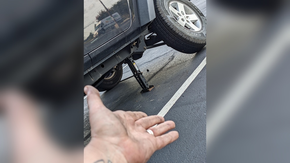 do jeep wranglers come with a jack