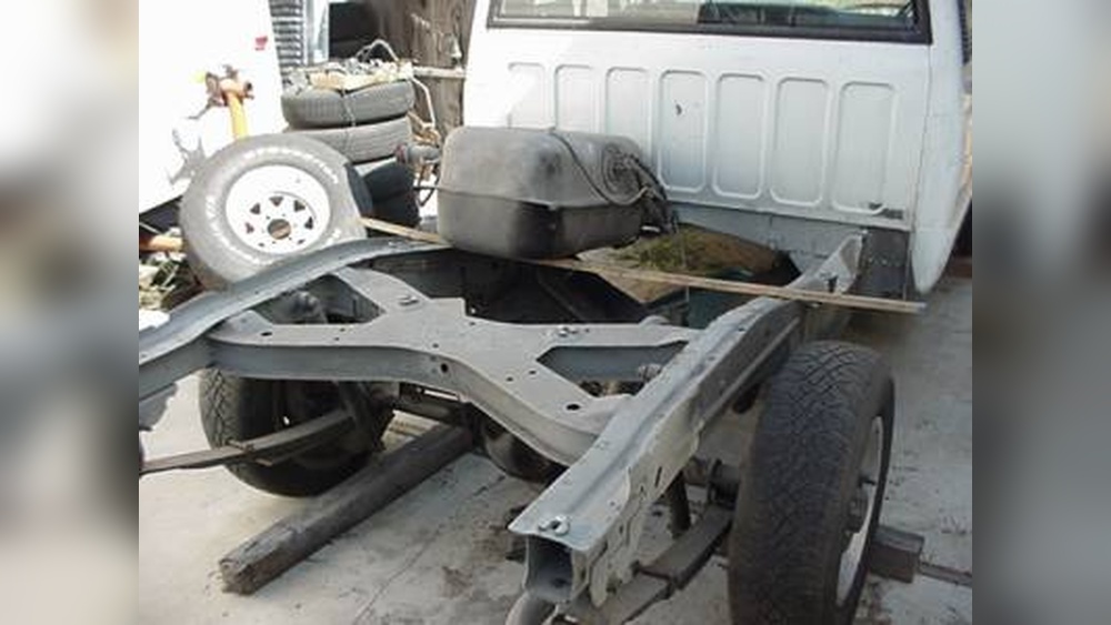 does a jeep comanche have a frame 1