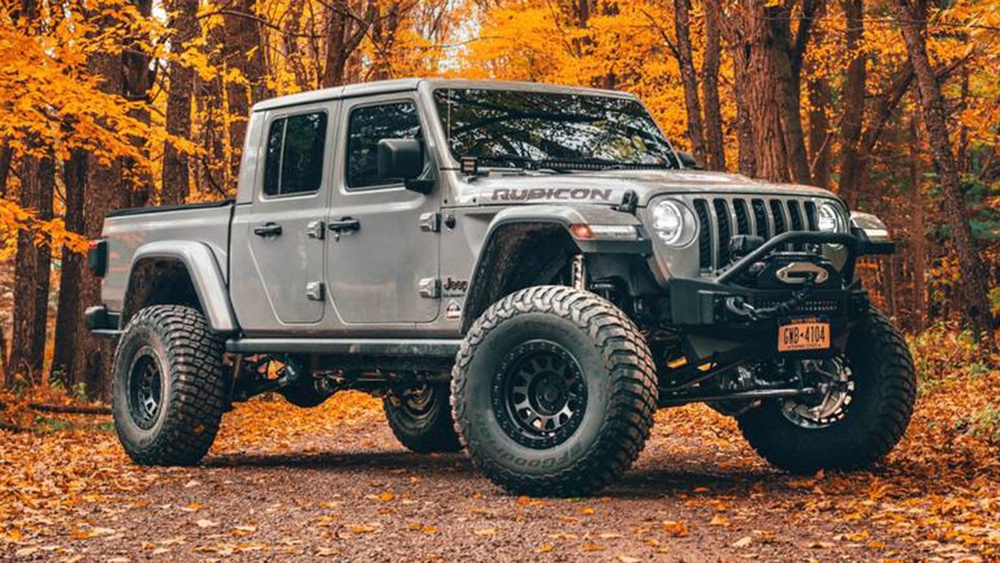 does the jeep gladiator come in a v8