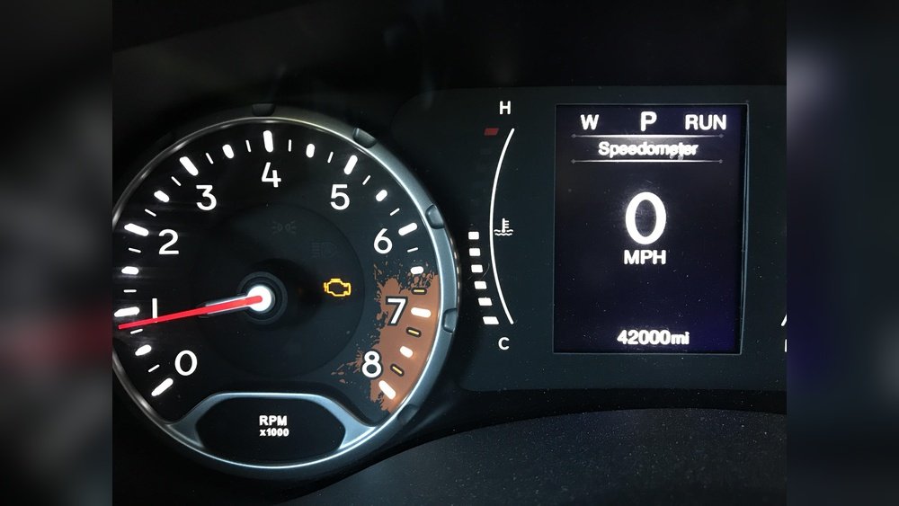 does the service engine light on jeep renegade 2015