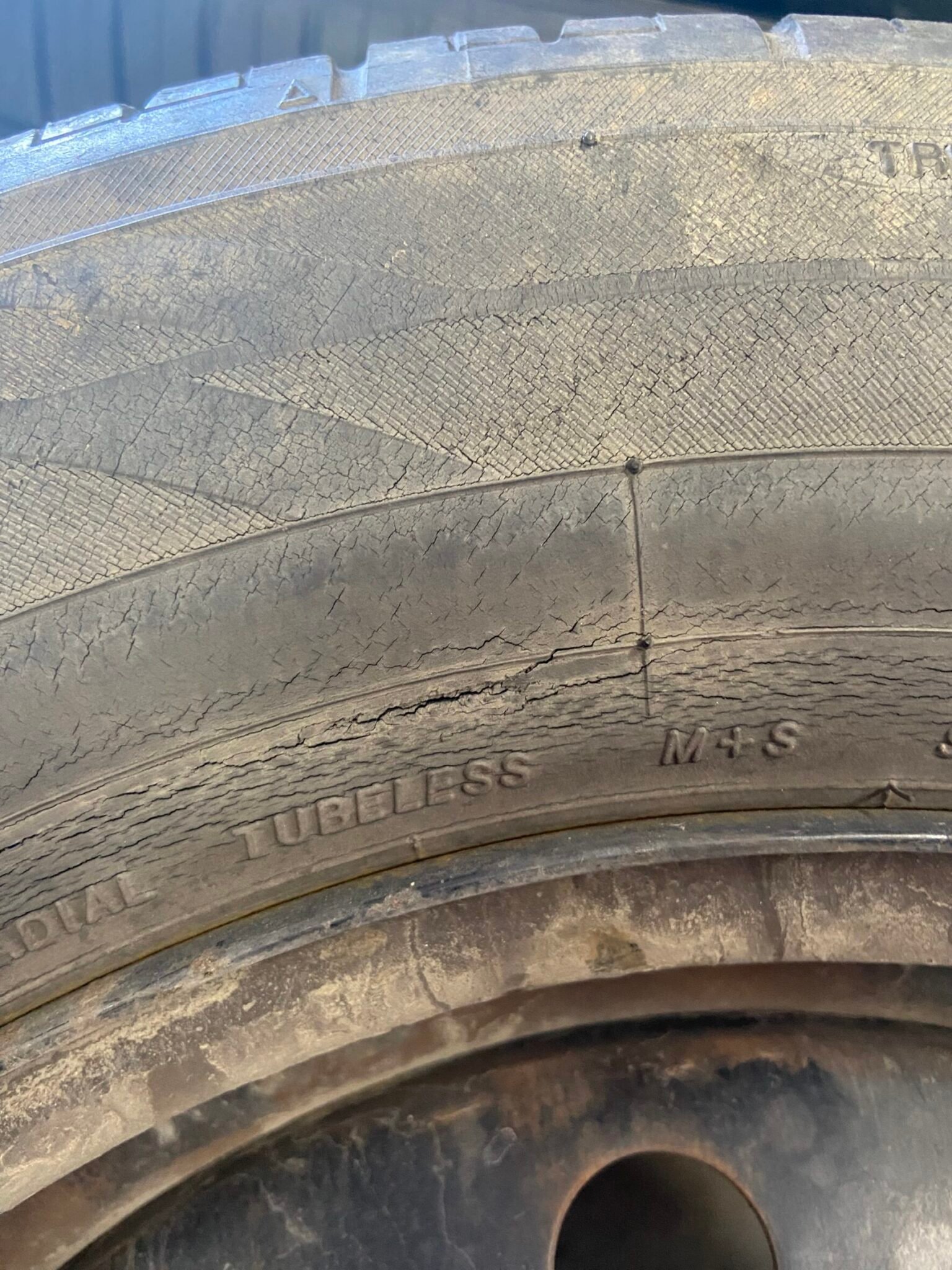 How To Tell If Your Tires Are Dry Rotted: Key Warning Signs
