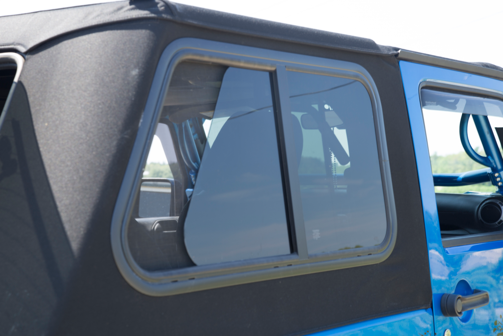 How To Unzip Jeep Rear Window: Quick and Easy Guide