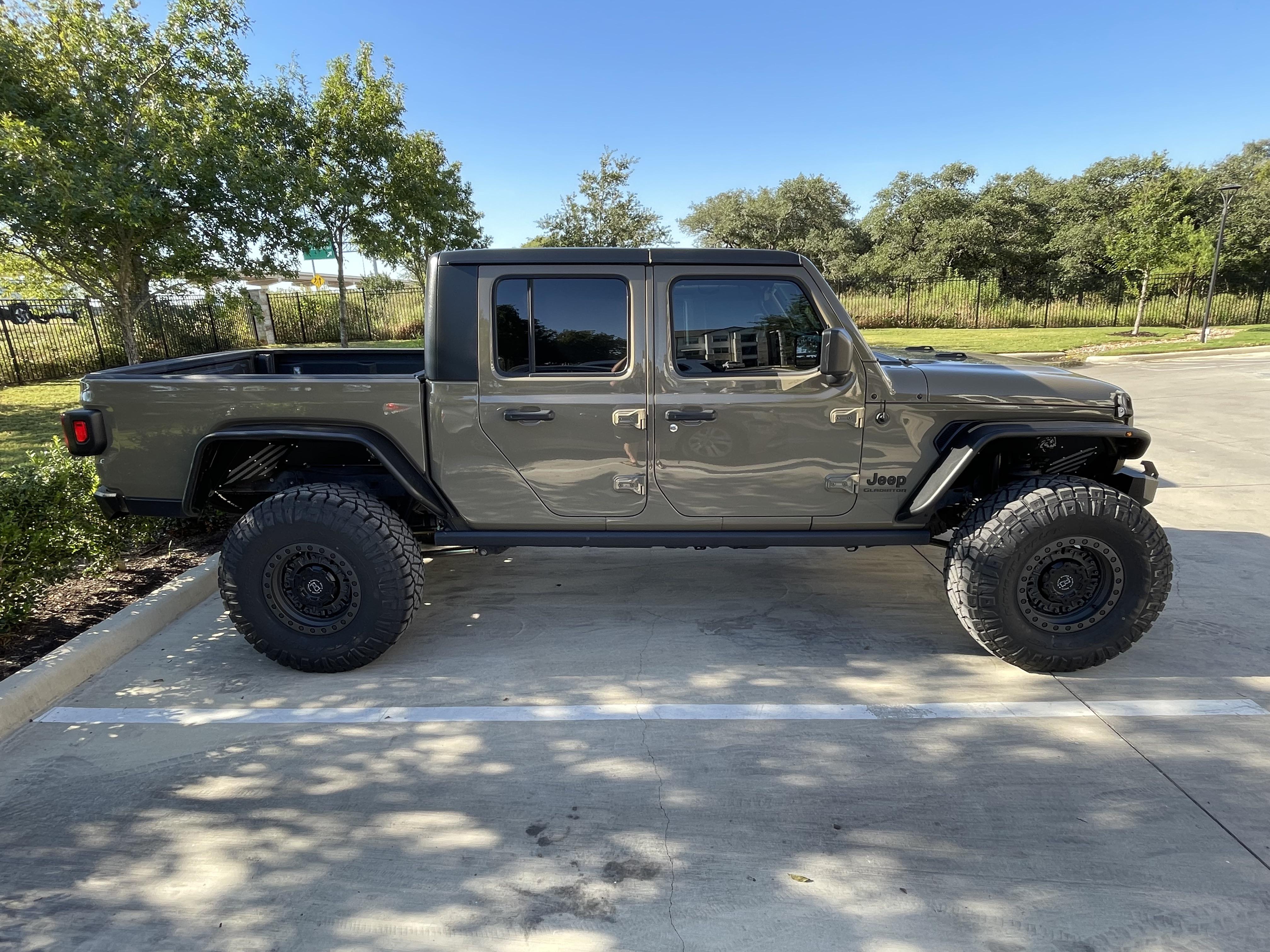 Jeep Gladiator With Max Tow Package: Ultimate Towing Guide Jeep Gladiator With Max Tow Package: Ultimate Towing Guide