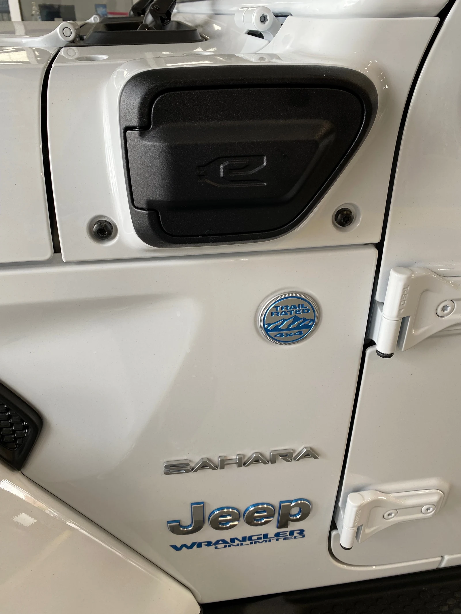 How Many kWh to Charge a Jeep 4xe? Battery Capacity and Charging Cost Guide