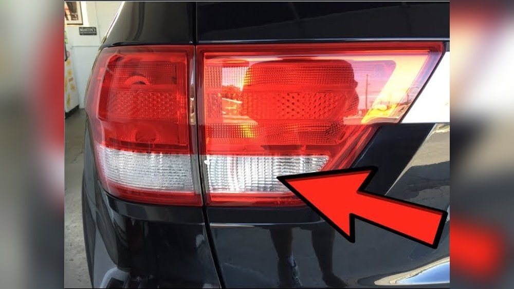 how to change brake light on 2012 jeep grand cherokee