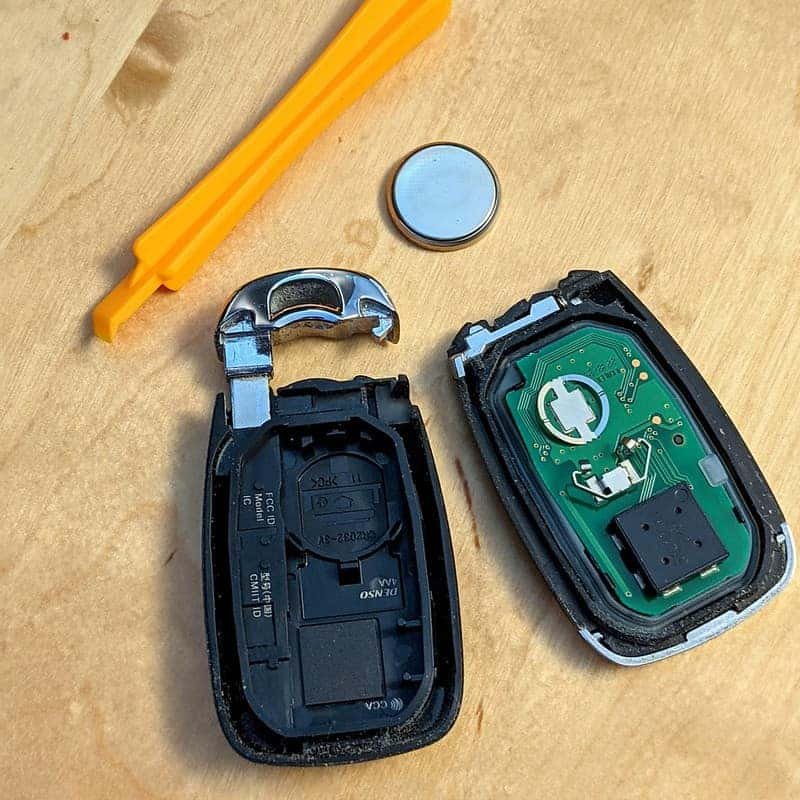 How To Open A Jeep Key Fob To Change Battery Easily