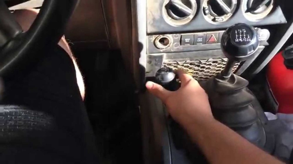 how to change jeep to 4 wheel drive