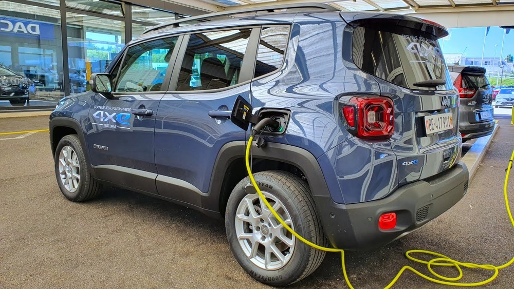 how to charge jeep renegade hybrid