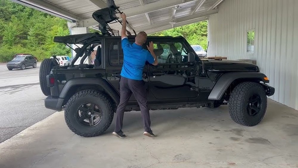 how to close a jeep wrangler soft top