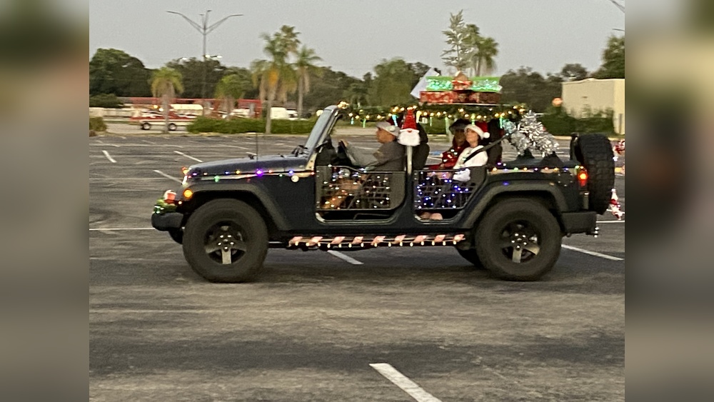 how to decorate a jeep for a parade