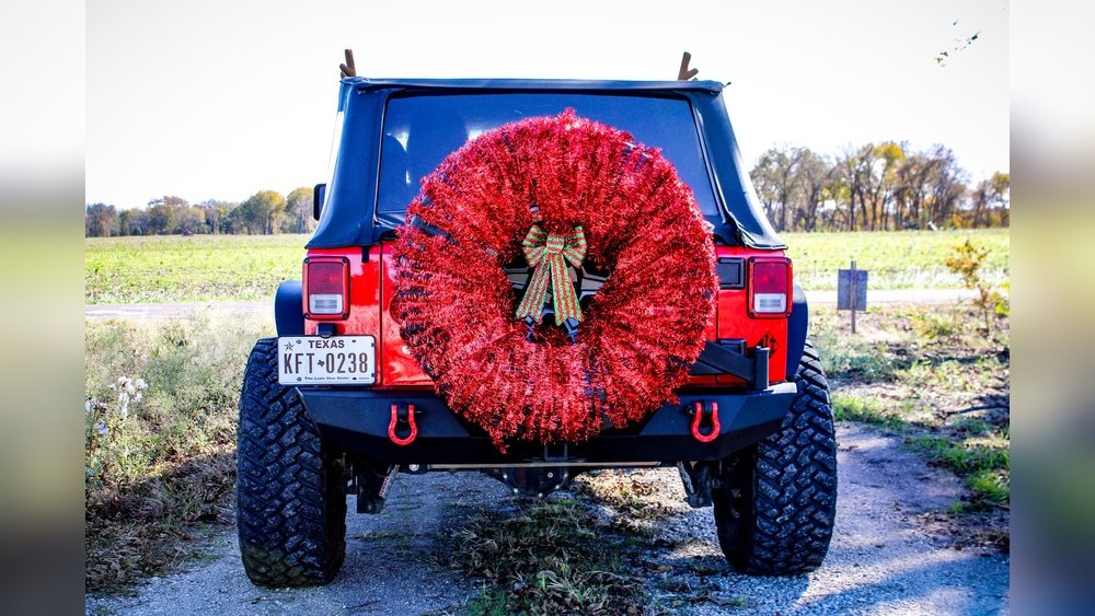 how to decorate jeep for christmas