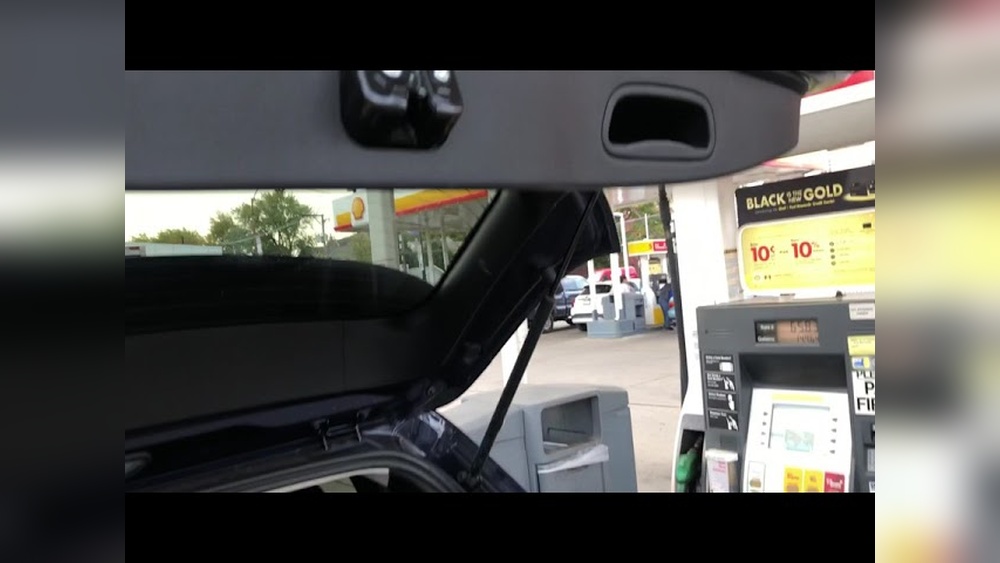 how to open jeep cherokee trunk from inside