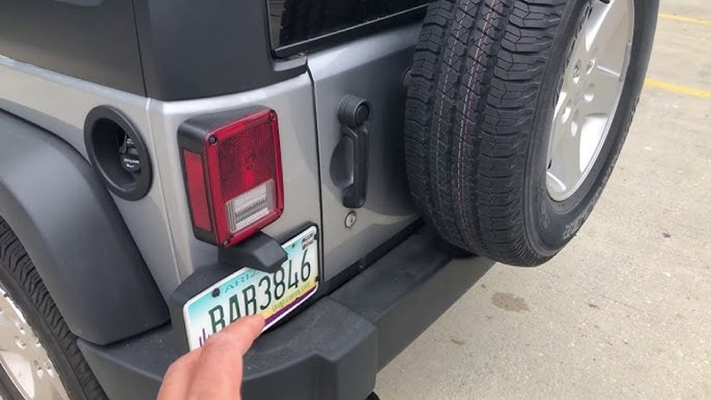 how to open jeep trunk