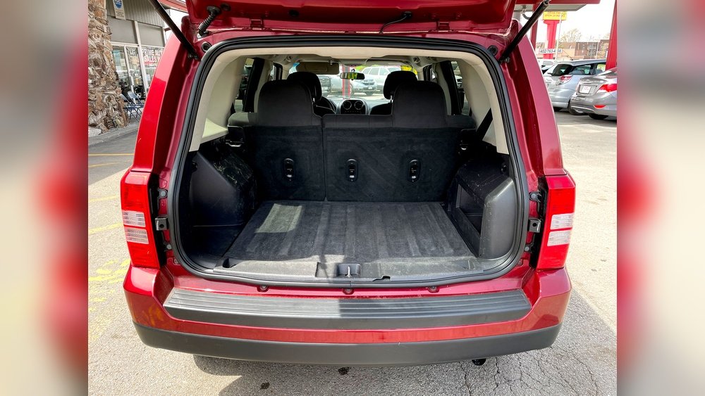 how to open trunk jeep patriot