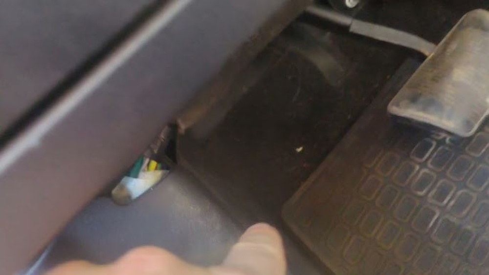 how to pop hood on jeep liberty