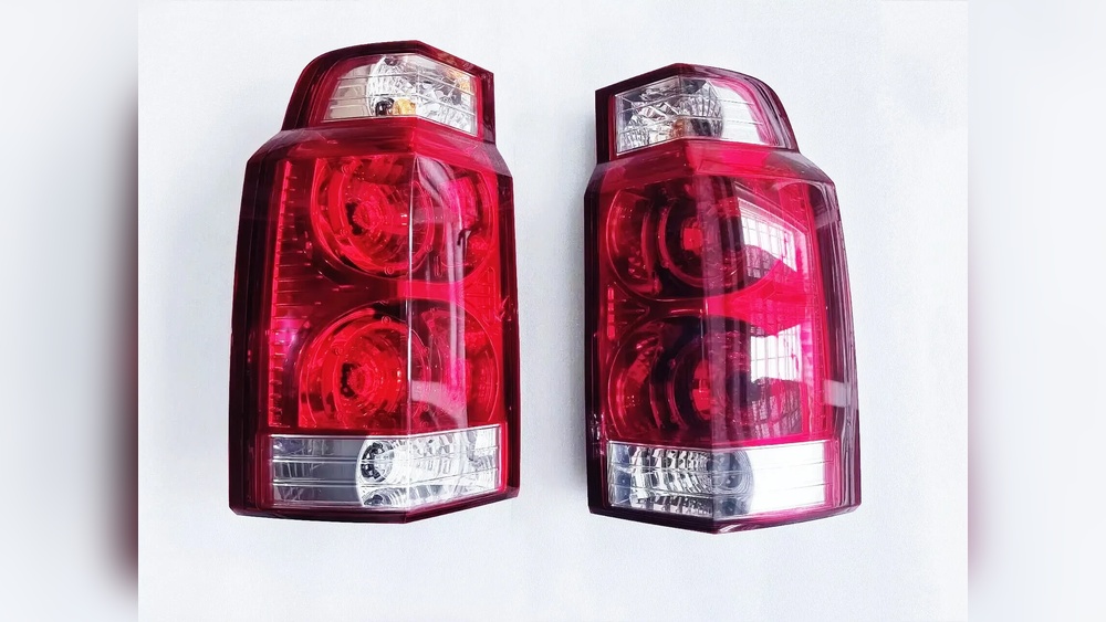 how to remove tail light from jeep commander