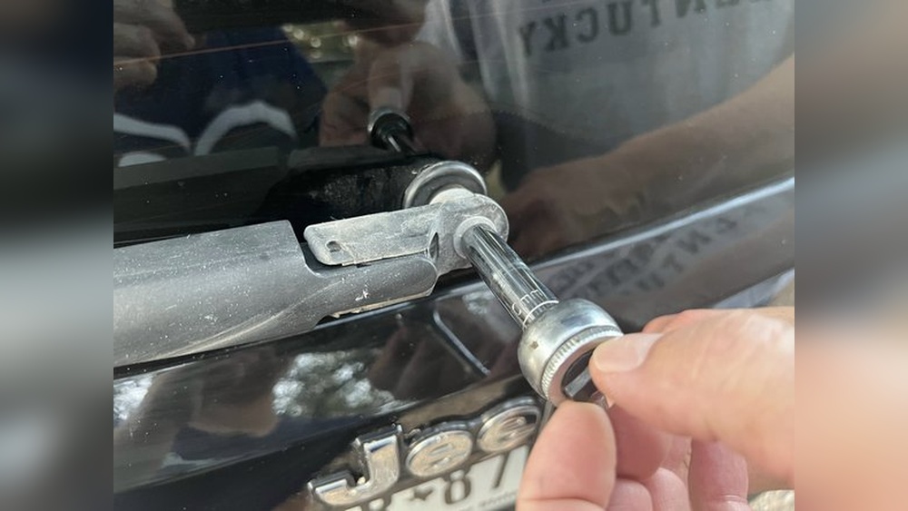 how to replace jeep renegade rear wiper