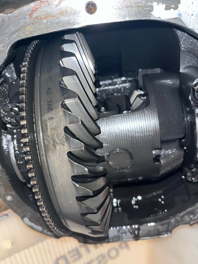 How To Tell If Your Jeep Has Lockers: Easy Identification Guide