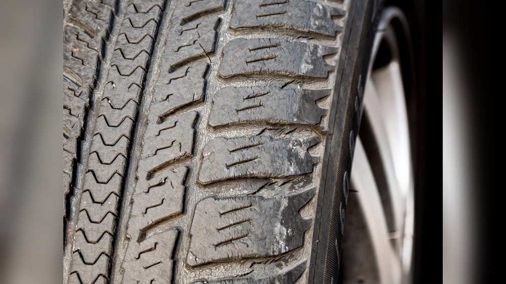 how to tell if your tires are dry rotted 1