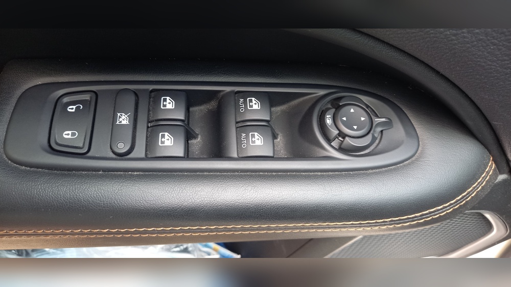 how to turn on heated mirrors jeep compass
